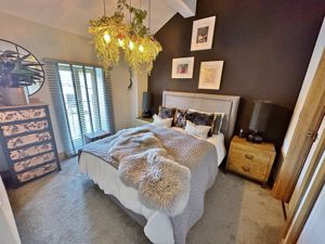 Photo 25- click for photo gallery